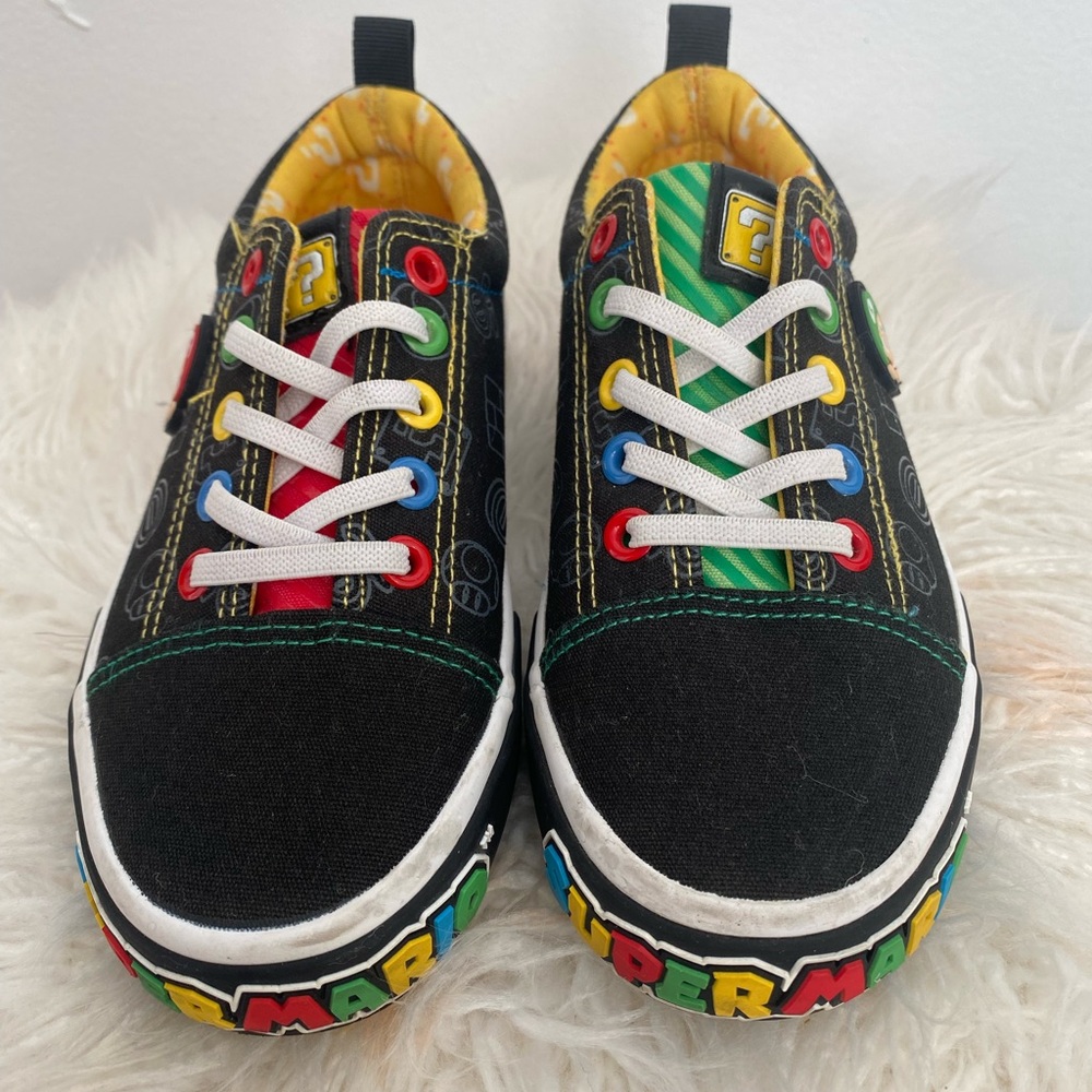 Boys Super Mario Sneakers - Size 1 US - Used